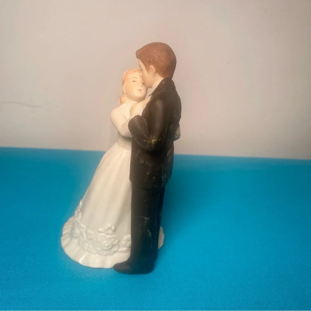Lefton Romantic Bride and Groom Cake Topper